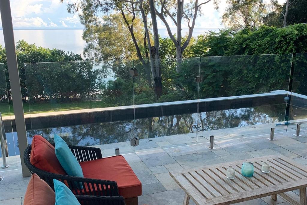 Beachfront Dolphin Cabin Oak Beach ภายนอก รูปภาพ